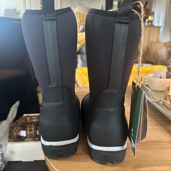 Muck Boot Company Black Kid's Boots new with tags - Picture 2 of 7